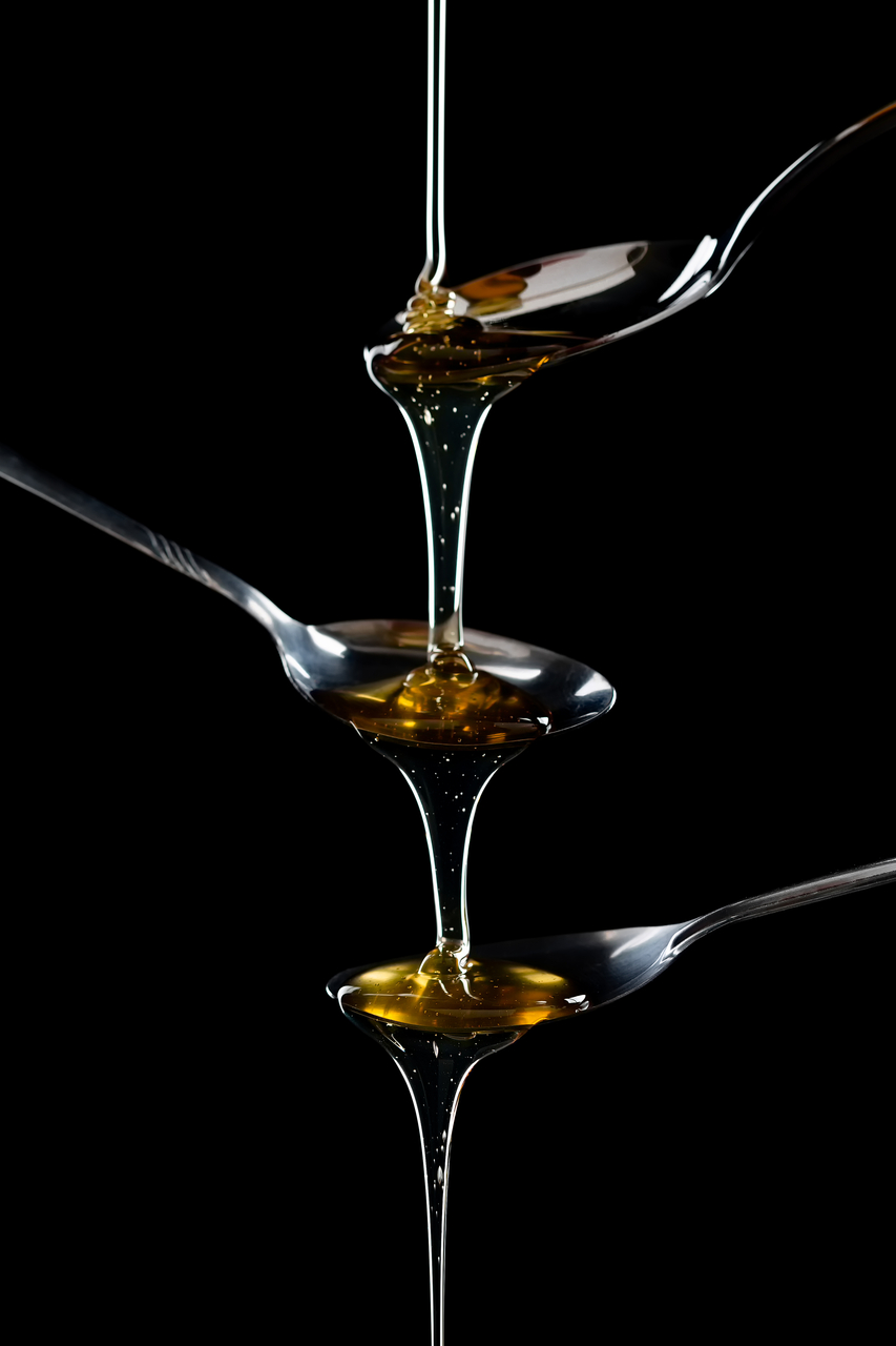 golden-sweet-honey-dripping-from-spoon