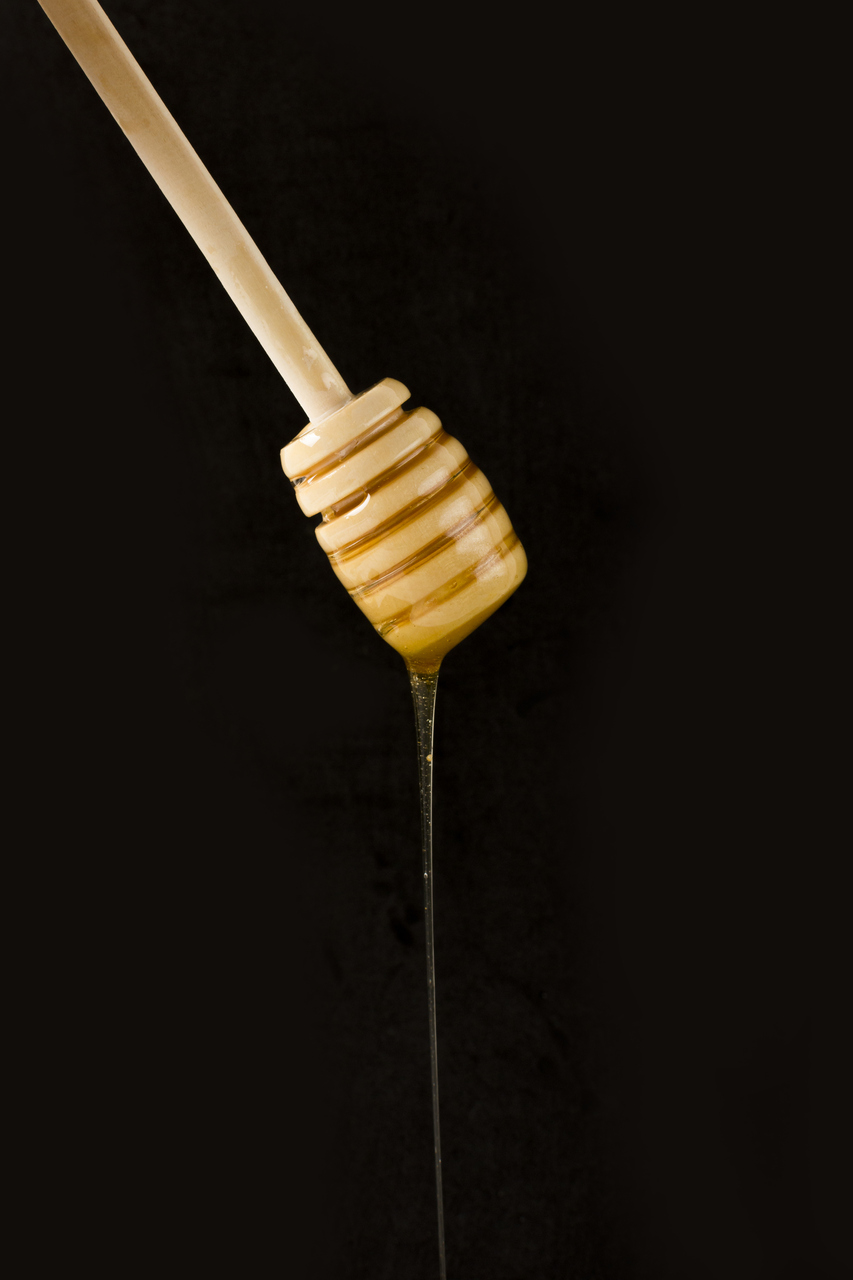 honey-falling-from-spoon